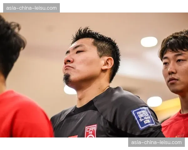 瞬间聚焦：浙江队门将手抛球发动进攻，三脚传递形成单刀