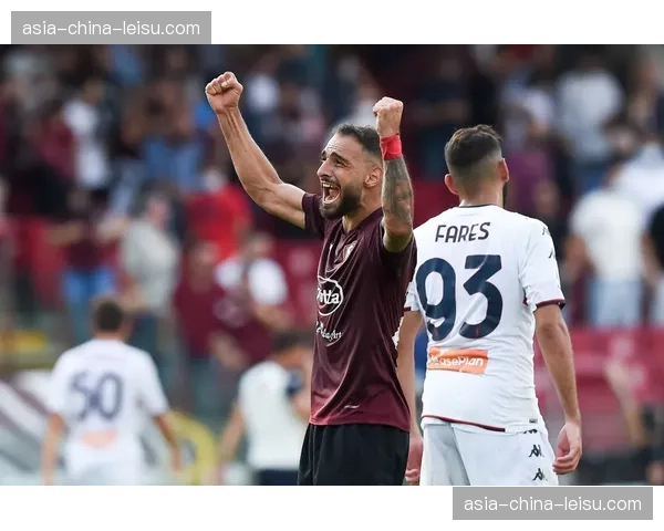 萨勒尼塔纳锋线大将训练中受伤，预计将缺席至少两周